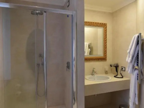 Отель Grand Hotel Yerevan