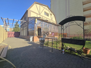 V Tsentre U Metro Private House