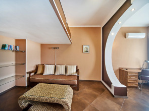 Двухуровневые апартаменты у моря на Античном