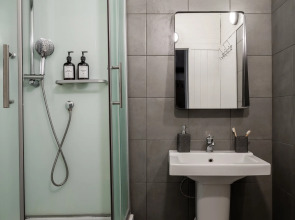 Апартаменты Кварт-Отель, Бережковская Набережная 12