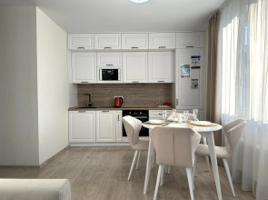 Апартаменты Элитные на берегу реки Тура с видом на Мост Влюбленных