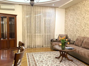 S 2 Spalnyami I Balkonom V Tsentre Goroda Ot Sweet Home Apartments