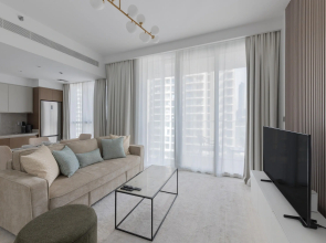 Stilnaya Kvartira s 1 Spalney i Balkonom v Beach Isle 1 Apartments