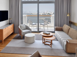 Отель Vida Creek Harbour