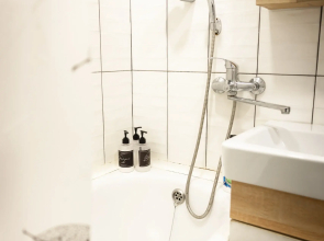 Апартаменты Двухкомнатные в тихом месте в центре