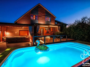 Ryzhiy Kot Redhouse Private House