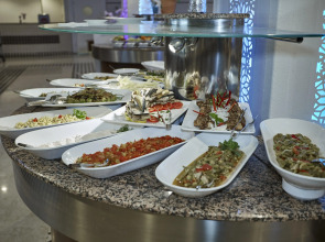 Отель Royal Towers Kiris