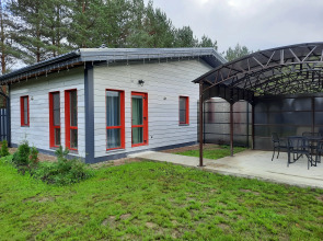 Частный дом у леса