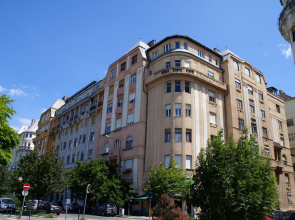 Green Door Family Apartment