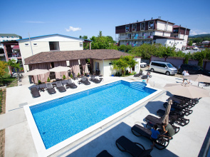 "bronau Angelina" Guest House
