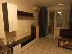 Апартаменты Квартира двухкомнатная, ул. Слободская, 16