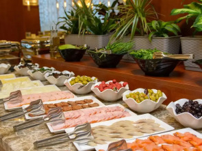 The Grand Gloria Отель