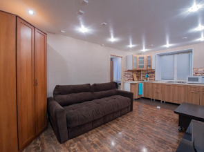 Uyutnaya Dvukhkomnatnaya  V Tsentre Flat