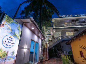 Morjim Sea Waves Hotel