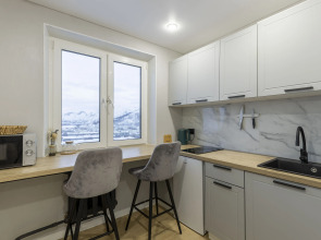 Квартира Уютная 2-к с Потрясающим Видом на Горы и Озеро