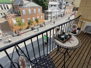 Квартира Уютный Лофт с балконом на главной улице Столицы Закатов