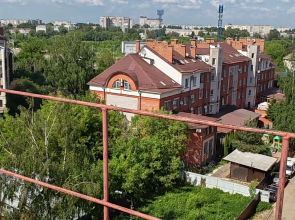 Квартира - студия в центре, есть выход на крышу и бесплатная парковка