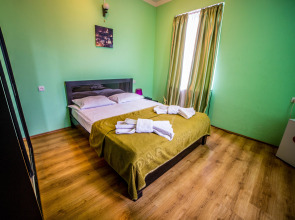 Отель Qeroli old town