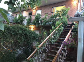 Na Rostovskoj 50 Guest House