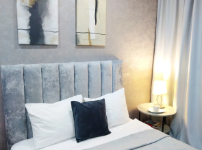 Apartamenty v Centre Zavodskogo. Beskontaktnoe Zaselenie. Radom Oranzevyj