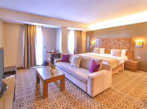 Отель Ramada By Wyndham Istanbul Taksim
