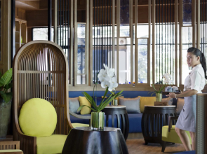 Отель OUTRIGGER Surin Beach Resort