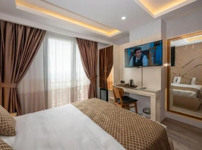 Luxury Airport Hotel by Zazzoni