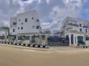 Lisa Suites Apartments
