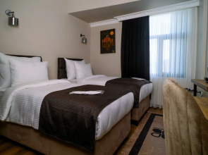 Отель Grand Clover