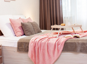 "Home Vita" Prostornaya Dvukhkomnatnaya Kvartira Vozle Parka Pobedy Apartments