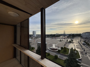 Trekhkomnatnaya S Panoramnym Vidom Na Ploschad Pobedy I Fontany V Samom Tsentre Vitebska Flat