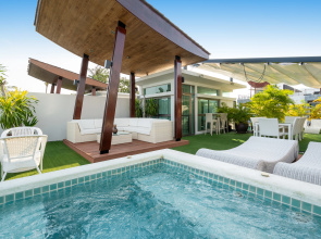 Beachfront luxury villa in Rawai Villa