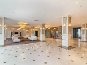 The Grand Gloria Отель