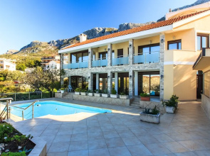 Narcissus Villa