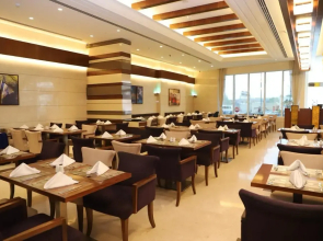 Отель Golden Tulip Media