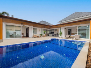 Hemi 2BR Modern Thai Style with Private Pool Villa
