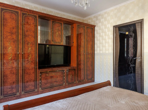 Апартаменты с 3 спальнями на Моисеенко 5 - 8 человек