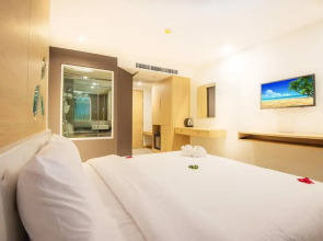 Отель Clarion Patong Beach