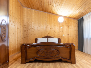 Отель Максим Парк-Лоо