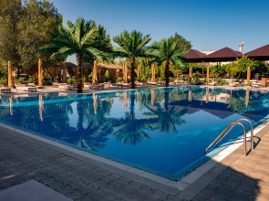 Отель Cross Resort