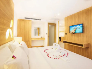 Отель Clarion Patong Beach