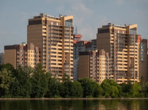 Aura seti DeNewHome v centre Levogo berega Apartments