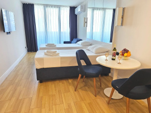 OCD2-1519 s vidom na Alleyu Geroev i more Apartments