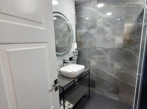 Отель Roma Yerevan & Tours