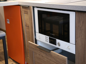 Апартаменты Уорхол - апельсин и капучино в интерьере с собственным двориком для BBQ в 10 минутах от центра