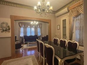 Апартаменты 3BR Flat Old Style 4AC Terrace, Metro