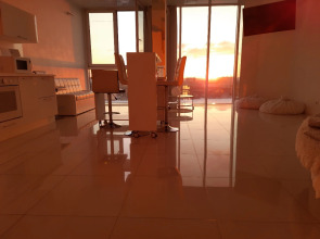 Апартаменты Белая Романтическая Студия с Панорамным Видом