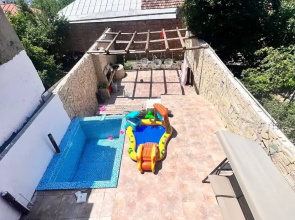 Villa Trekhkomnatniy Dvukhetazhniy Dom s Basseynom Niabi Villa