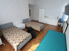 Квартира Просторная квартира с сауной рядом