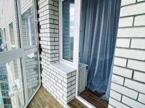 Квартира с Панорамным Балконом и Индивидуальным Отоплением. Тихий Уютный Район с Очень Развитой Инфраструктурой